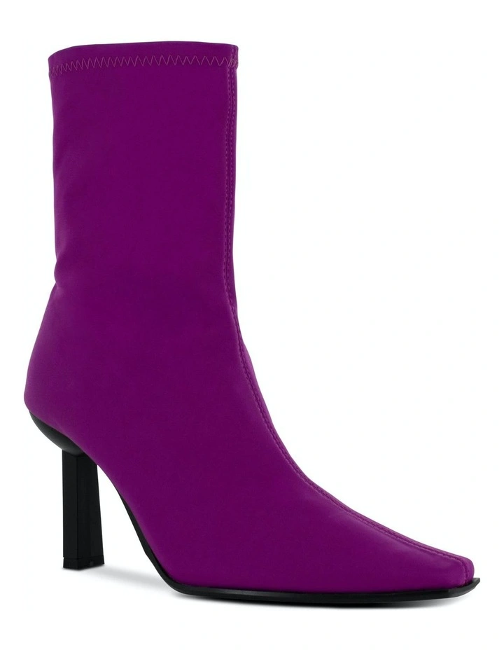 Gomez Heeled Boots in Purple