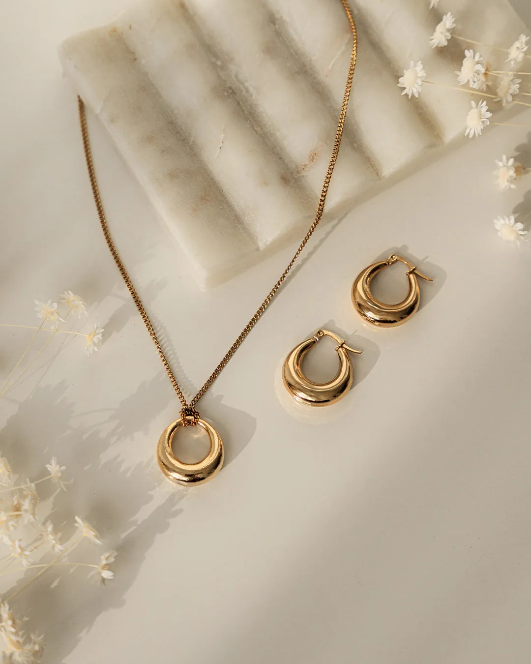 Oculus Gold Earrings